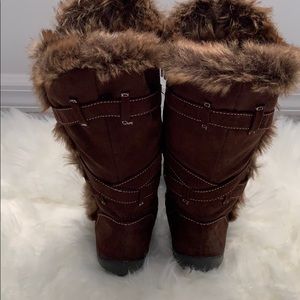 Brown faux fur boots